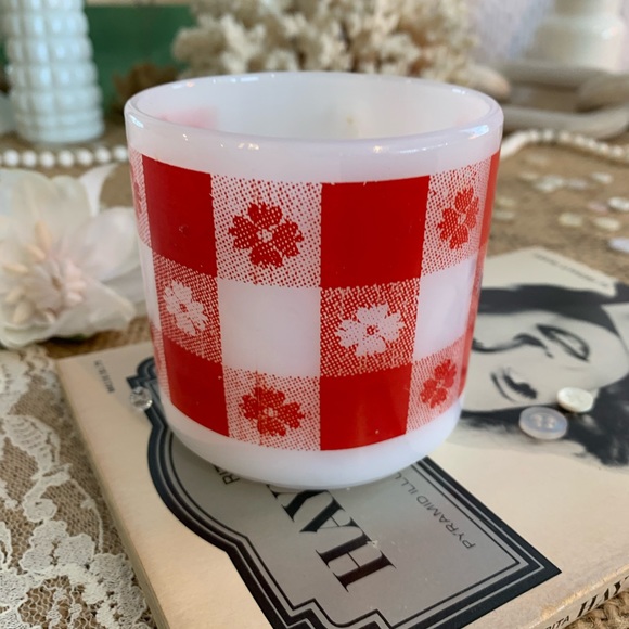 Vintage Milk Glass Mug 💌 - Picture 4 of 12